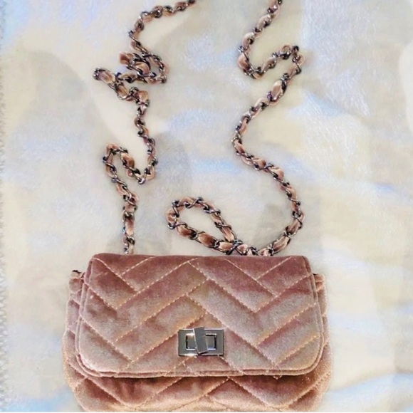 Steve Madden Quilted Blush Turn Lock Shoulder/Crossbody Purse NWOT - Picture 2 of 4